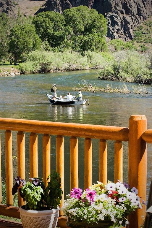 River'S Bend Lodge Cascade Exterior photo